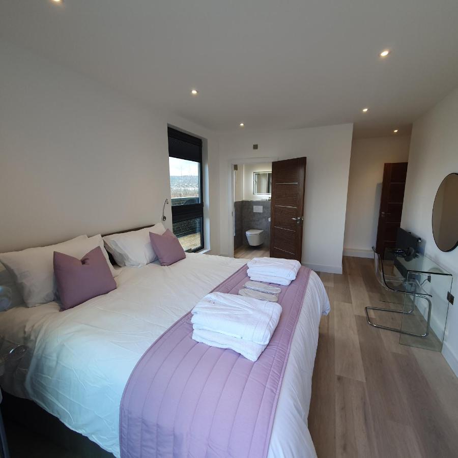 Central Penthouse With Hot Tub & Views 24 Cheltenham Dış mekan fotoğraf