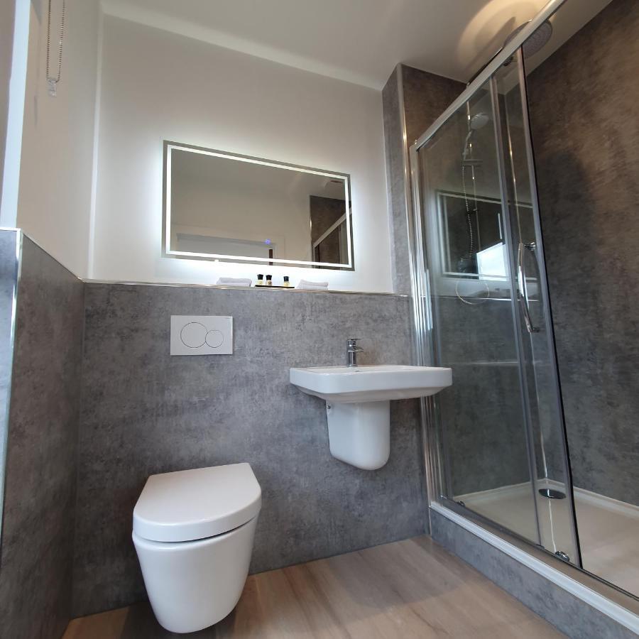 Central Penthouse With Hot Tub & Views 24 Cheltenham Dış mekan fotoğraf