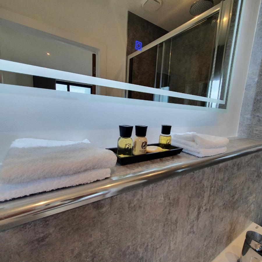 Central Penthouse With Hot Tub & Views 24 Cheltenham Dış mekan fotoğraf