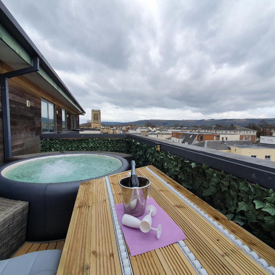 Central Penthouse With Hot Tub & Views 24 Cheltenham Dış mekan fotoğraf